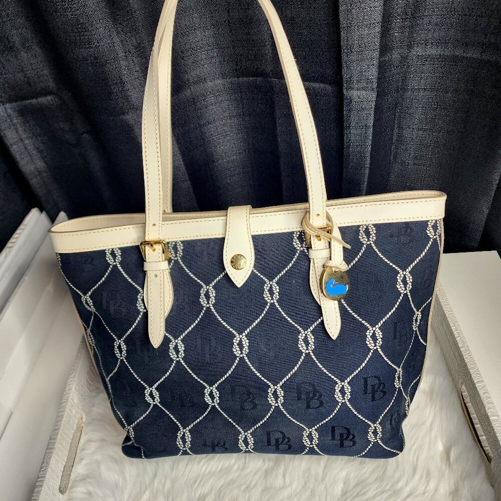 Vintage Dooney and Bourke nautical knot print east/west bucket bag in black
